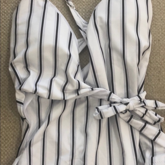 Black and white pinstriped swimsuit - Picture 2 of 5